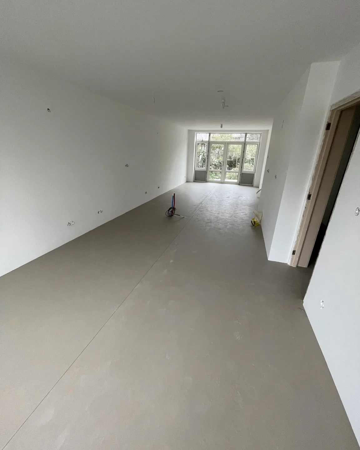 Wandisolatie en afbouw tijdens de modernisering van een woning